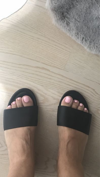 Босоножки, шлепки. Кожа