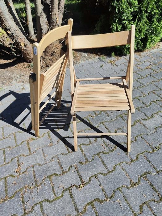 6 składanych drewnianych krzeseł