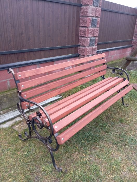 Продам лавочку з кованими перилами