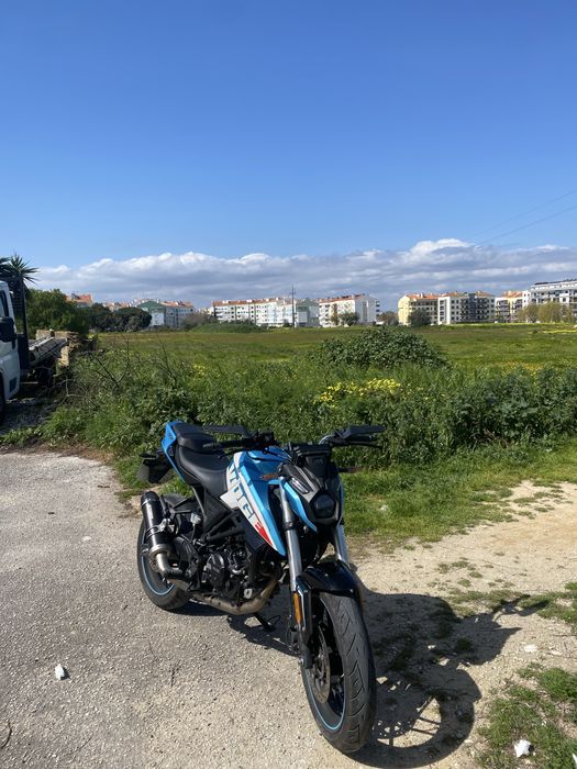 Voge 125r 2024 azul e branca