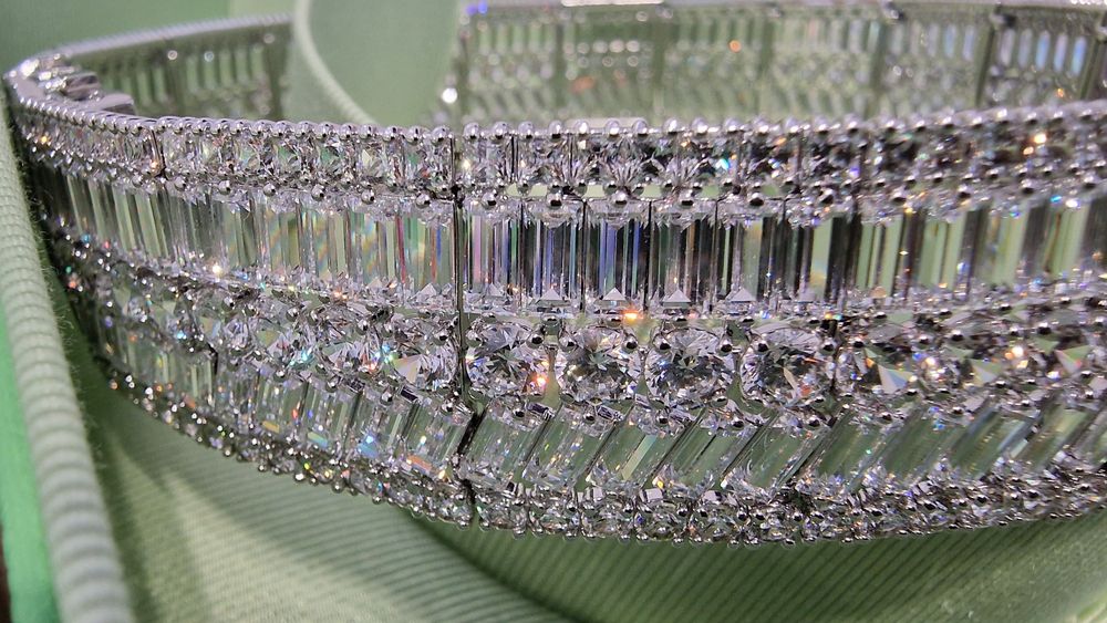 Swarovski hyperbola choker crystal