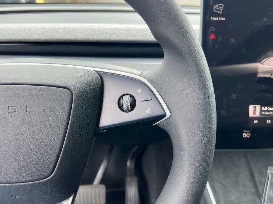 Tesla Model Y Long Range      2026