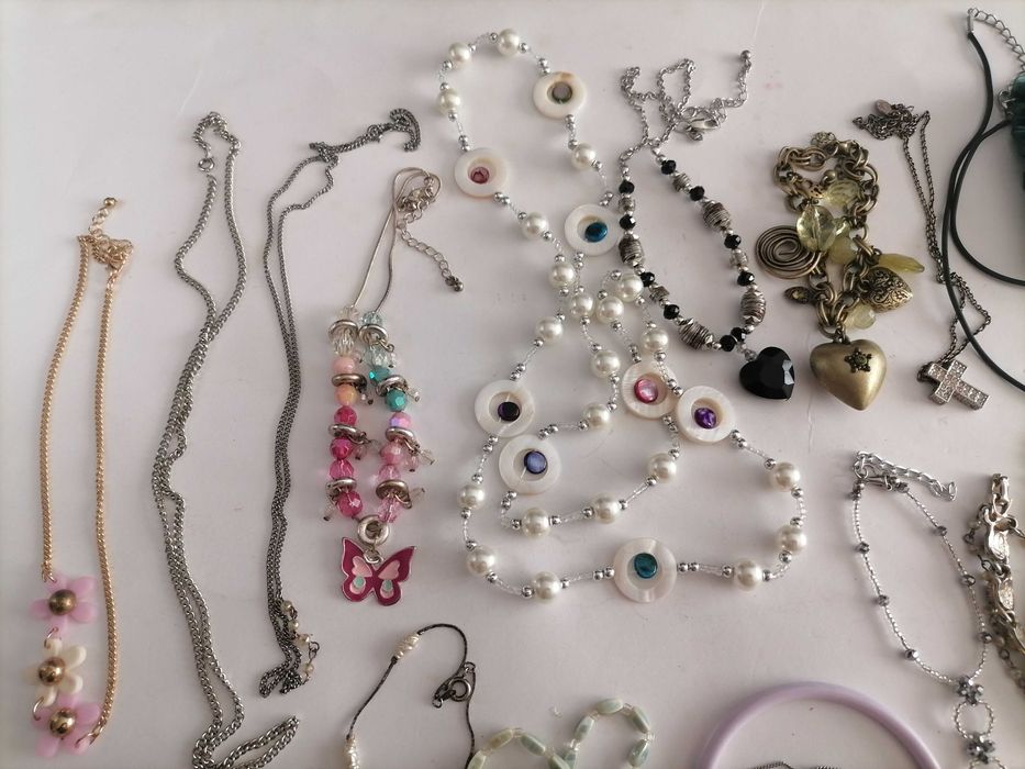 Lote Bijuteria c/ 27 Artigos - Colares, Pulseiras, Brincos, Pendentes