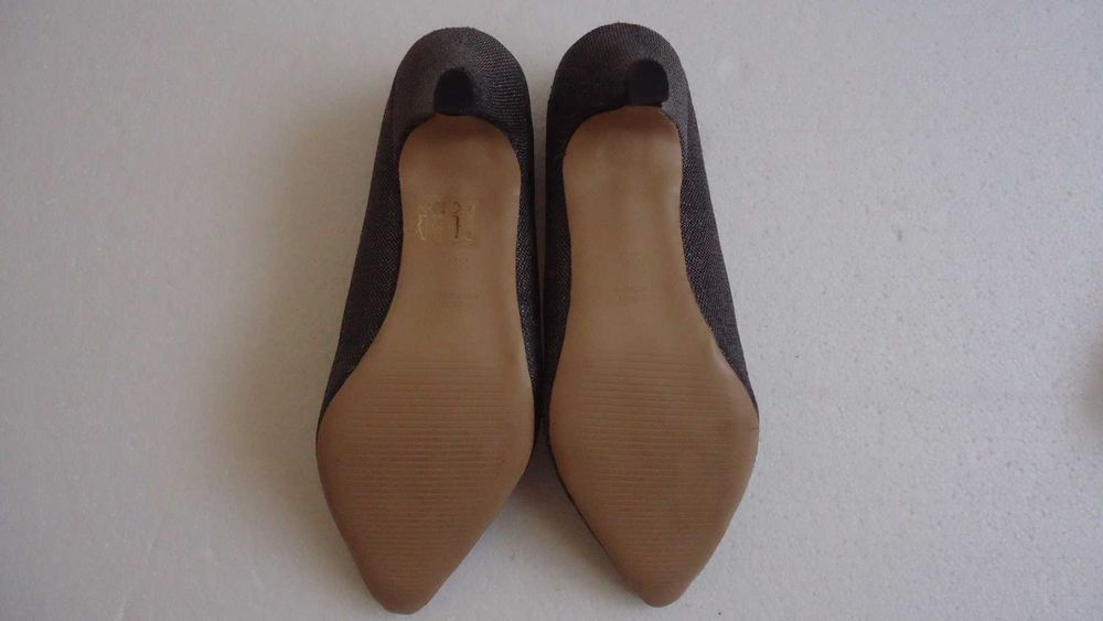 Stilettos de Mulher Textura Brilhante Cinza