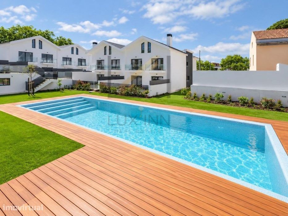 Moradia de Luxo T4 , São Pedro Do Estoril, com Piscina e Garagem