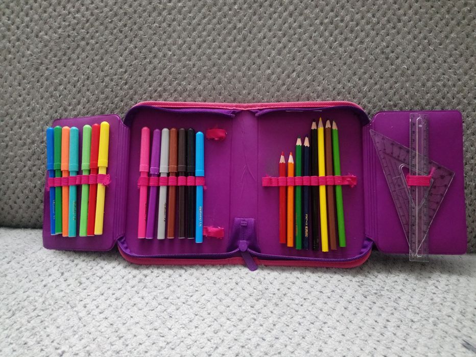 Piórnik z wyposażeniem