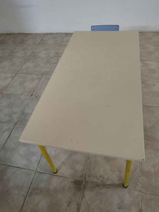 Mesas de crianças para colégio ou casa
