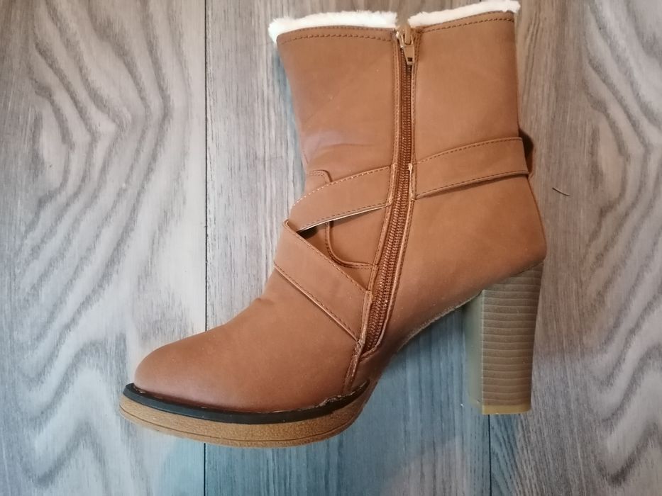 Buty kozaki na obcasie