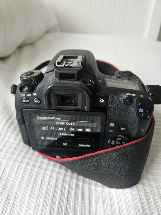 Canon 77D + lente Canon EF-S 18-55mm