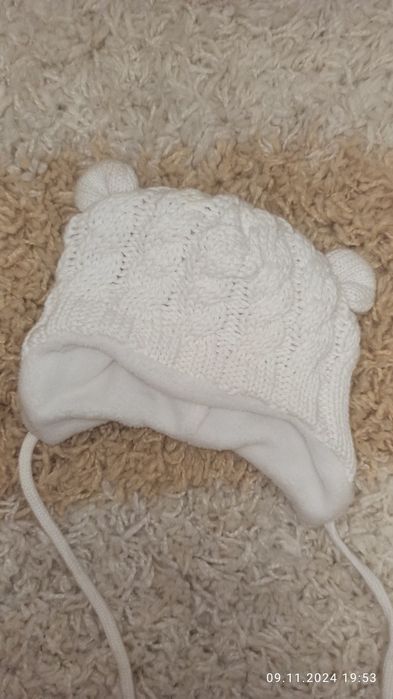 В'язана шапочка на флісі