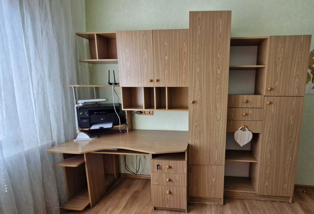 Шафа та стінка (стіл, шафки) з ДСП