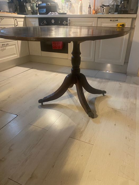 Drewniany rozkładany stół