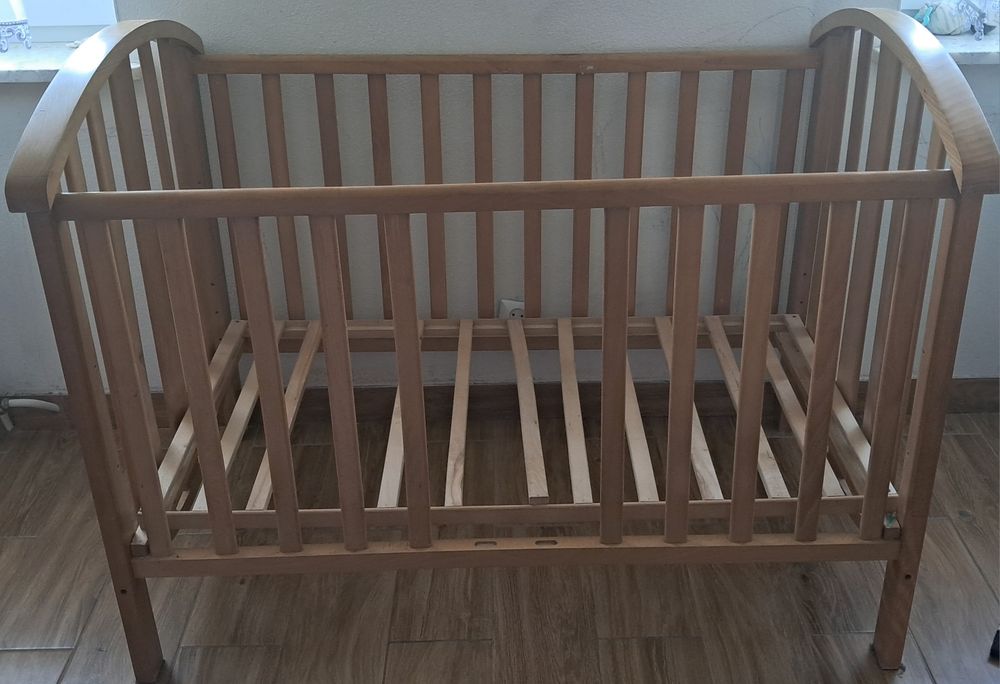 Łóżeczko 120x70 drewniane – stabilne, większe niż standard