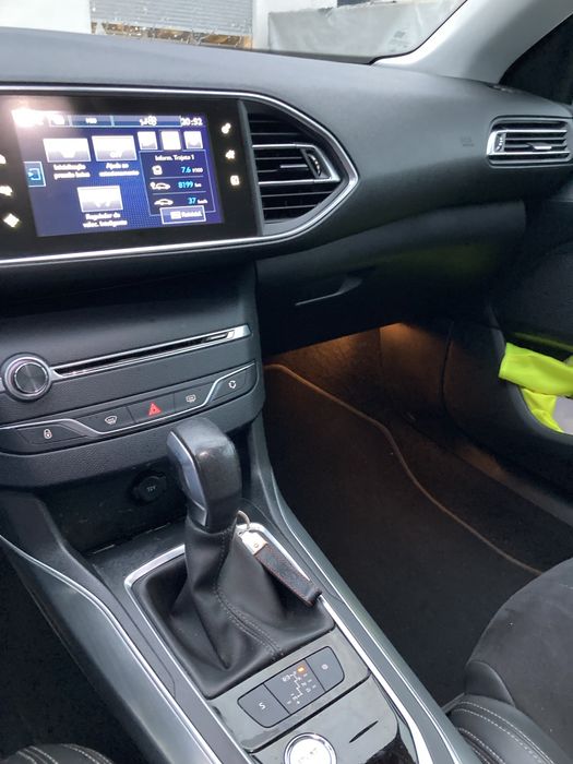 Peugeot 308 blue hdi allure