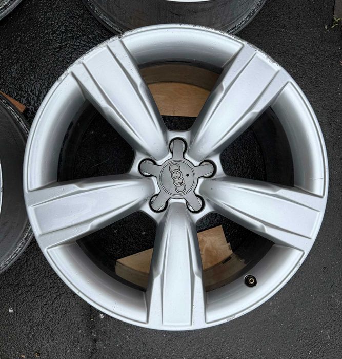 Диски R18 5x112 DIA 66,5mm 8J ET26. Audi A4 Allroad B8 8K0601025BM