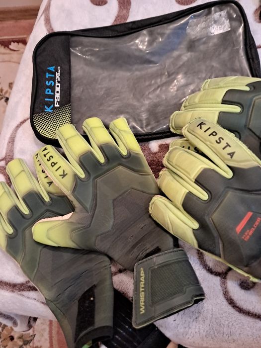 Продам рукавиці воротарські