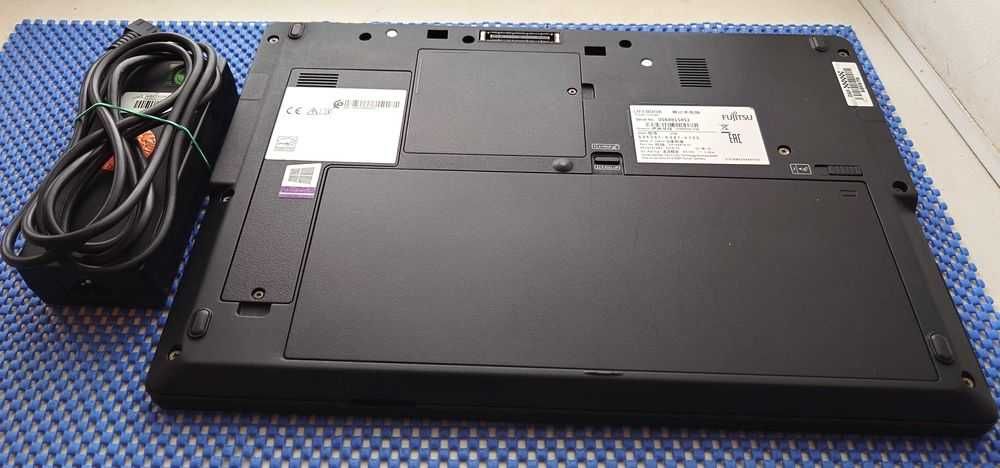 Ноутбук Fujitsu U 749