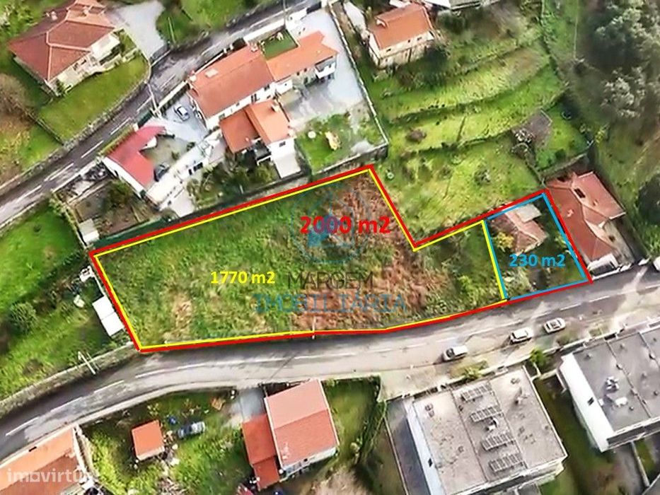 Casa em pedra p/restauro e terreno urbano – 87m de frente