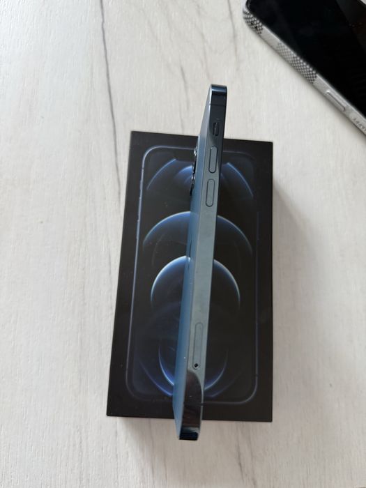 Продам iPhone 12 pro