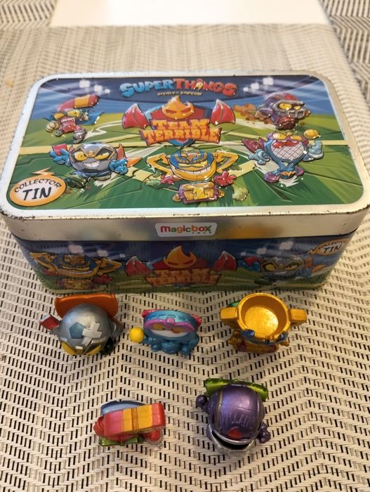 Super zings box. Super Things magic box. Puszka super zings +5 figurek