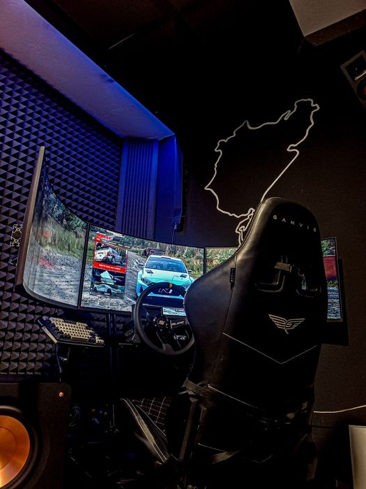 3 monitory 32" SimRacing ZAMIANA-g9
