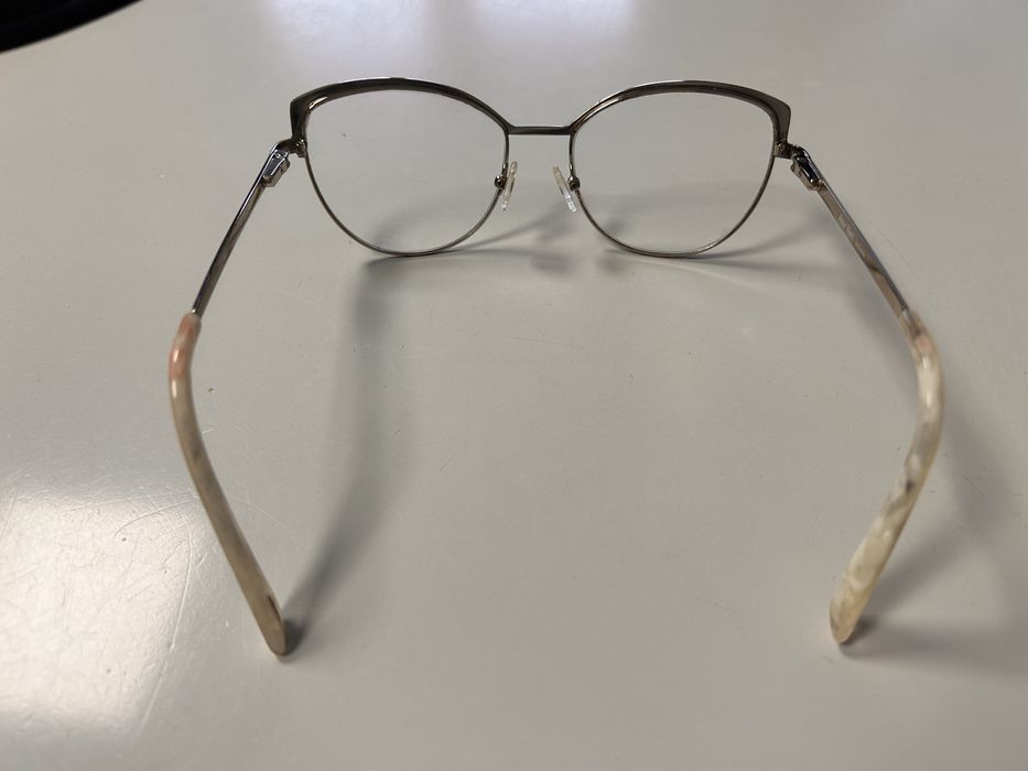 Sprzedam oprawki stan idealny