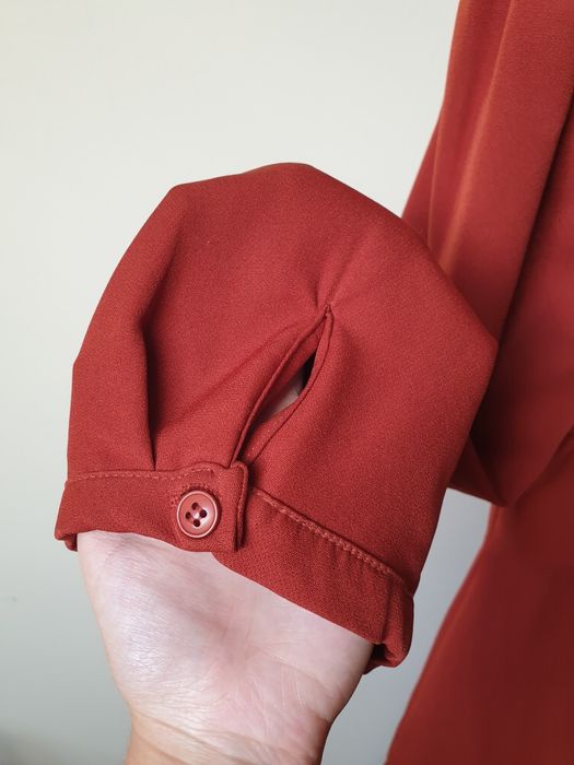 Sukienka z kwadratowym dekoltem