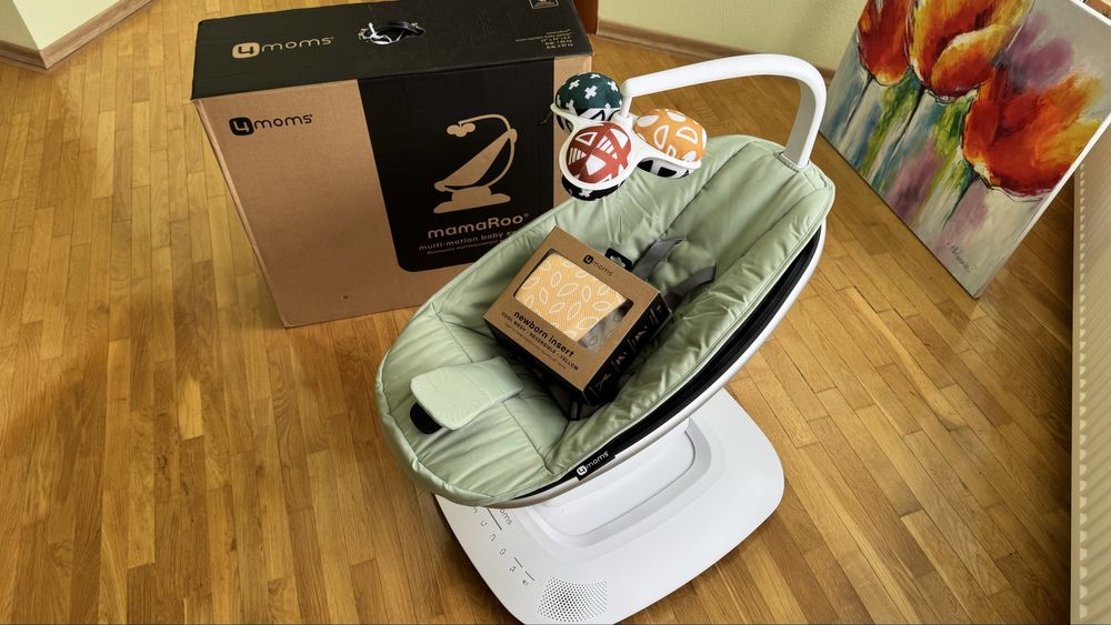 Заколисуючий центр 4moms mamaRoo 5.0 + підкладка для новонароджених