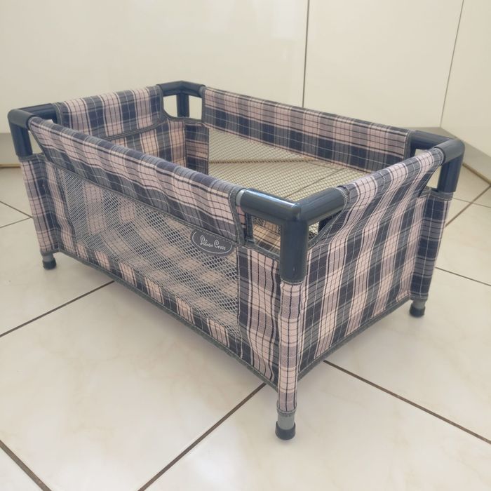 Łóżeczko turystyczne i nosidełko dla lalek