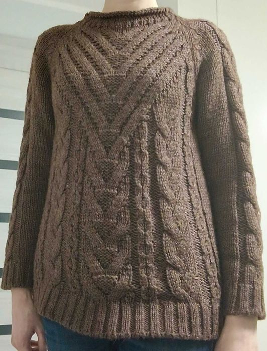 Ciepły sweter w warkocze