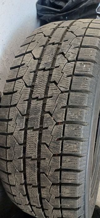 Резина зимня 215/55 r17