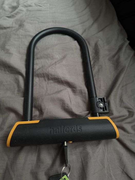 Zapięcie rowerowe Halfords Core 23 cm