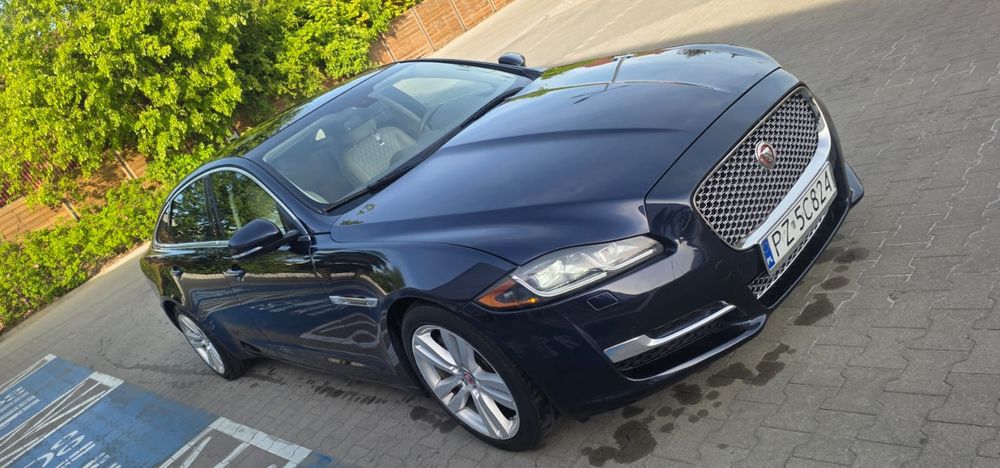 Jaguar XJ