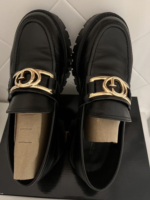 Mocassins pretos da Guess