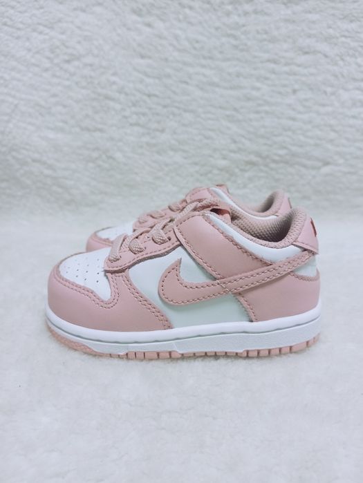 Оригінал NIKE  22 розмір,14 см Шкіряні кросівки для дівчинки