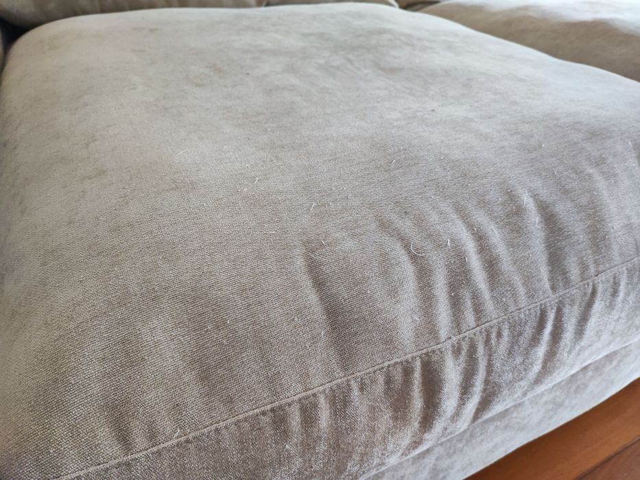 Sofá Conforama Landon bege 3 lugares conversível em cama