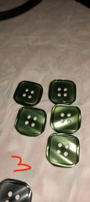 Button Lots – Various64409486877315122