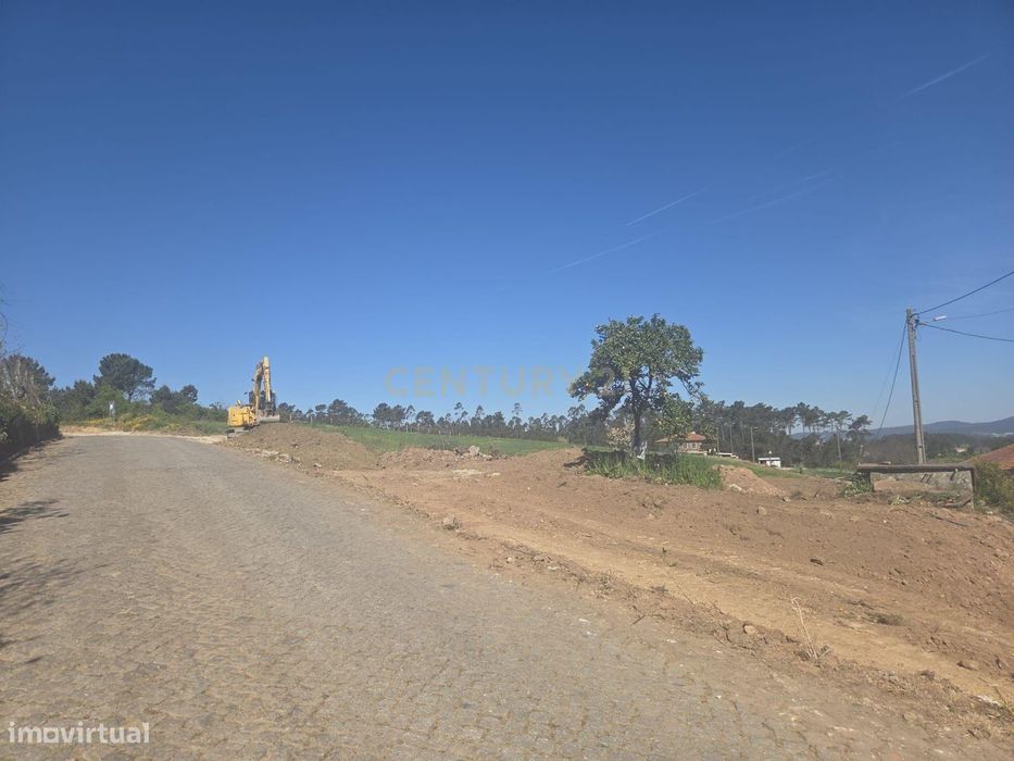 Lote para construção de moradia de três frentes, Vilar de Figos, Lote3