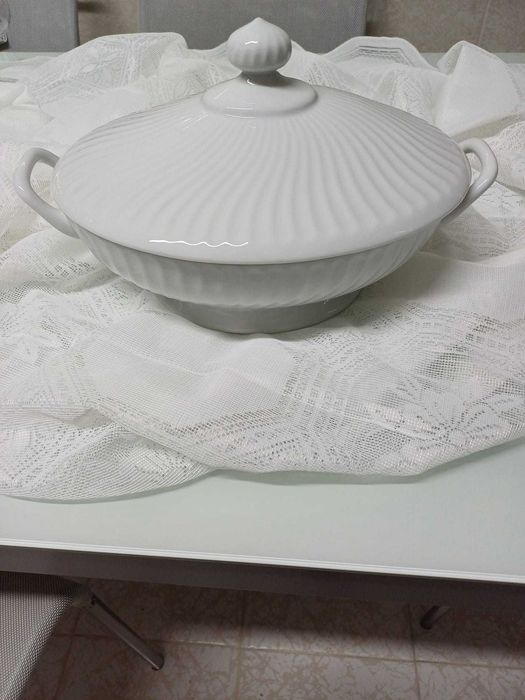 Terrina em porcelana
