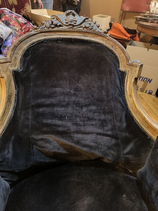 Stary fotel do renowacji