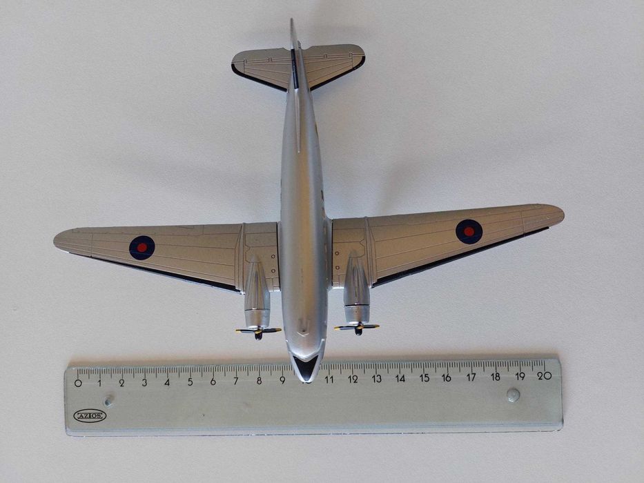 Avião de Metal C-47 Dakota