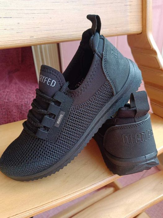 Стильні чоловічі кросівки з дихаючої сітки