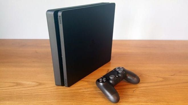 Ps4 Slim sem Controlo + Jogo Adicionais