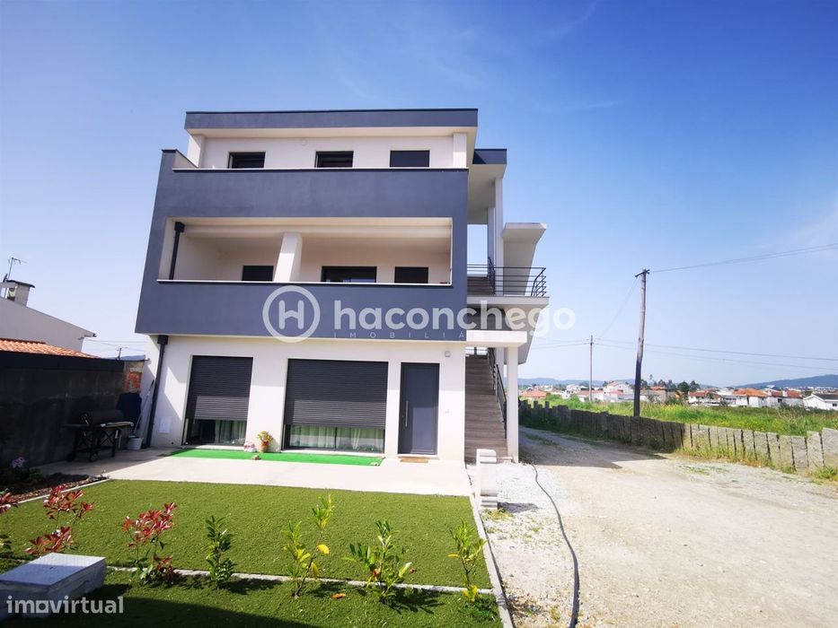 T2 com varanda e garagem em Barcelos