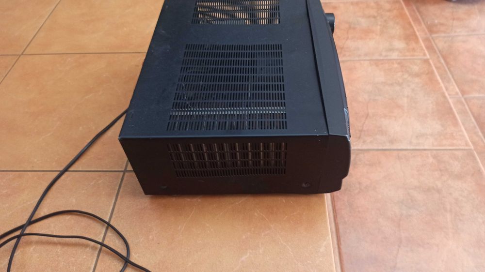 Amplituner AIWA AV-X100 - całkiem mocny