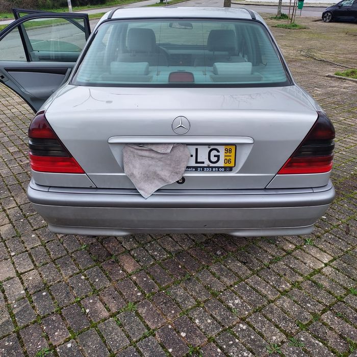 Vendo Mercedes C200 como novo