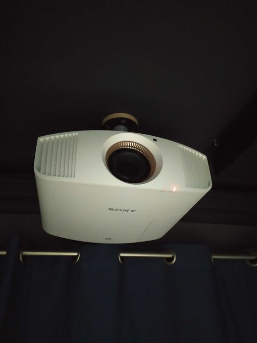 Projector 4K Sony VPL-VW360ES