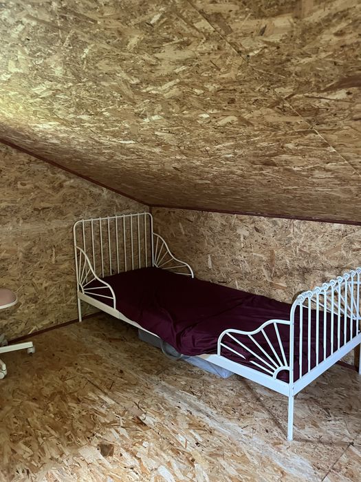 Ogródek działkowy ROD z pięknym drewnianym domkiem