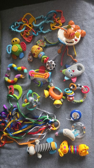 Дитячі іграшки, брязкальця