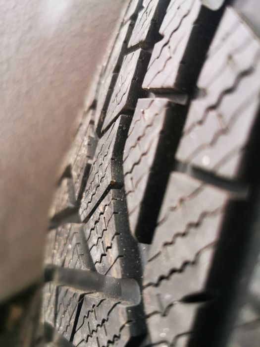 Opony Yokohama zimowe 255/45/r8 xl Multivan T6